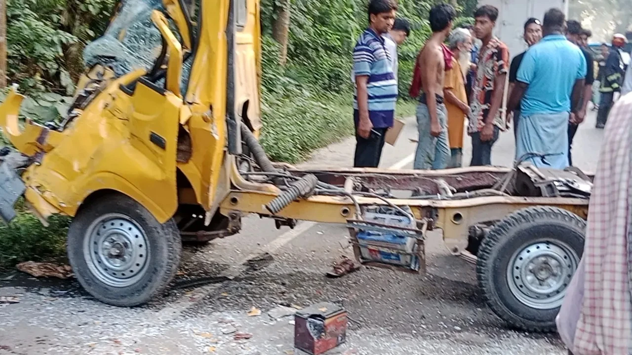 ত্রিমুখী সং/ঘ/র্ষে প্রা/ন গেল ৪ জনের